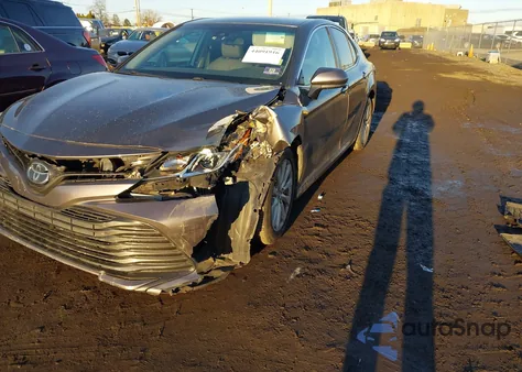 2018 Toyota Camry Le из США, поврежденный, VIN 4T1B11HK4JU611012